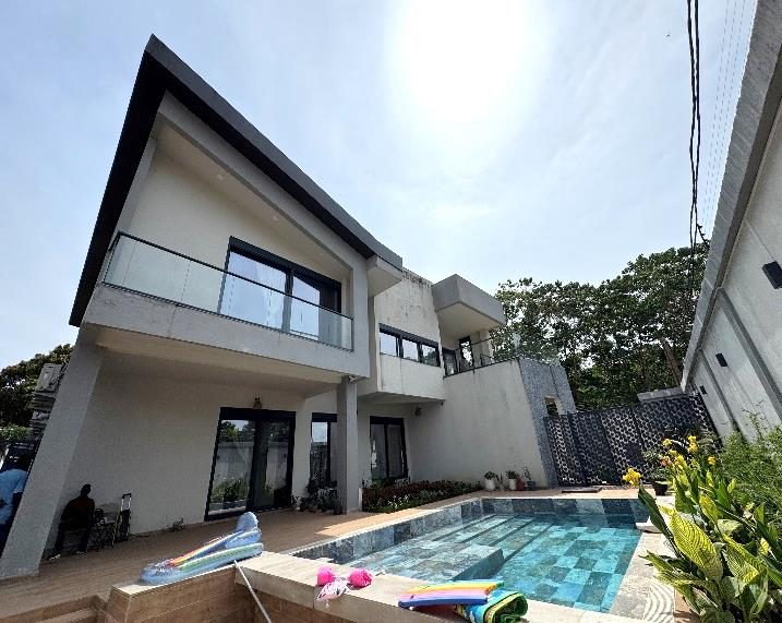 2 Villas + Apartment Building